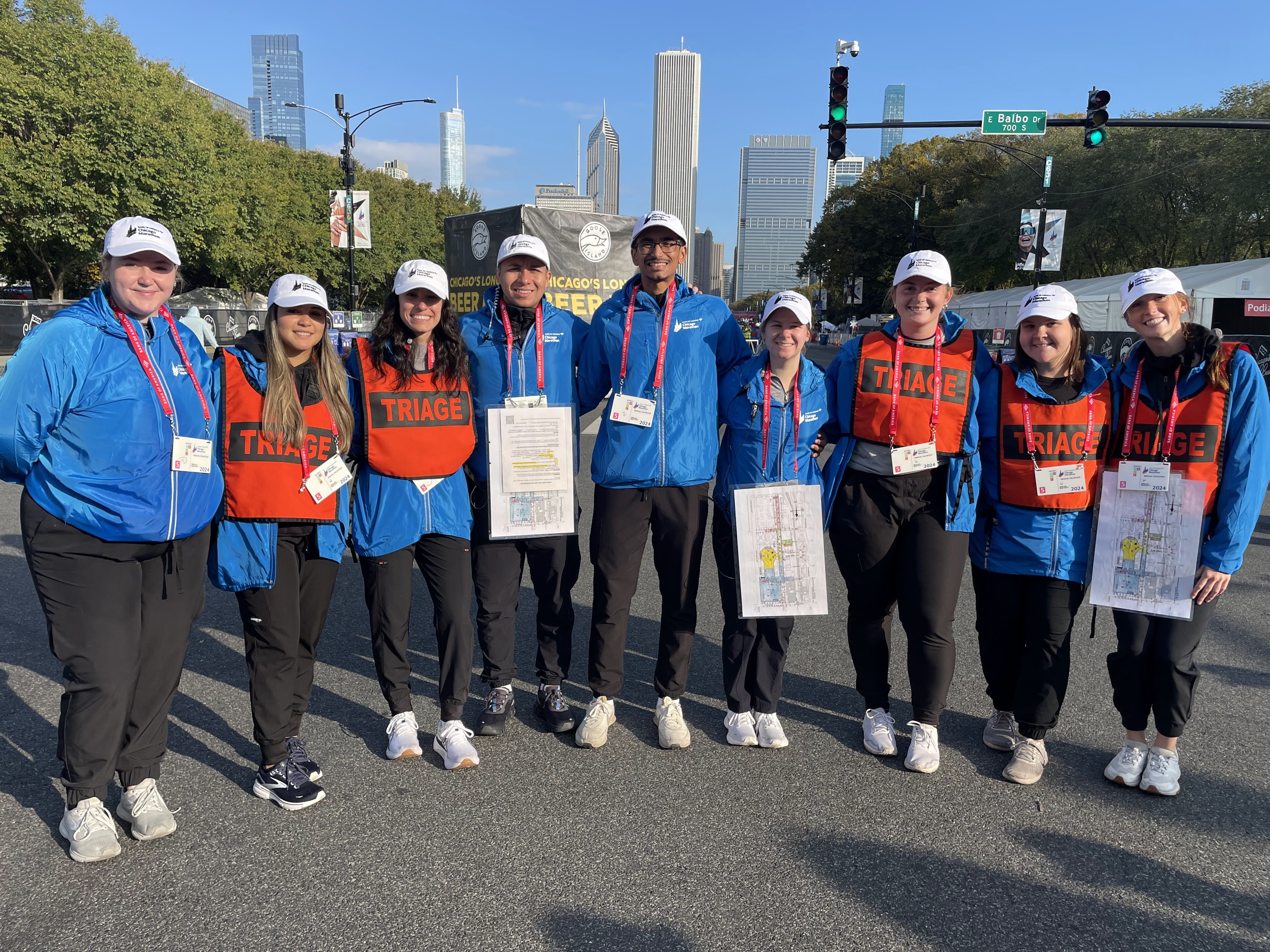 Athletic training students volunteering at the Chicago Marathon