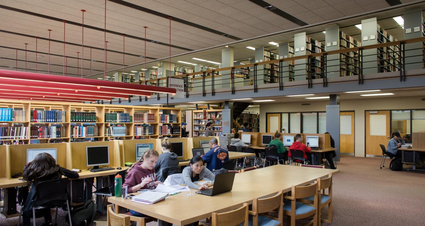 Oesterle Library students stuydying