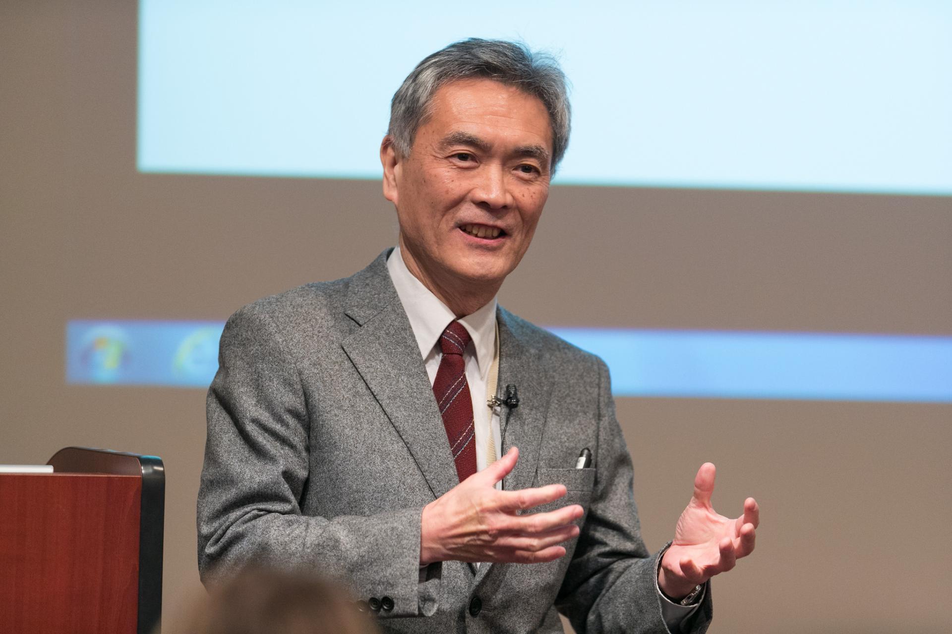Professor Hikaru Kobayashi presenting his lecture.