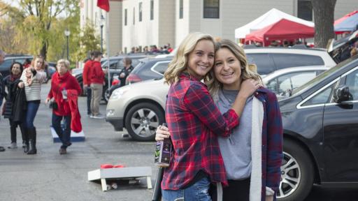 Alumni at tailgate