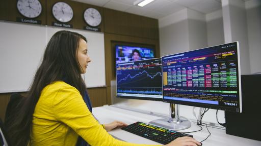 Student in Bloomberg lab