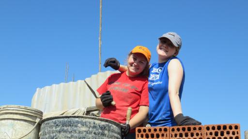 students on volunteer trip