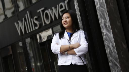 student in front of willis tower